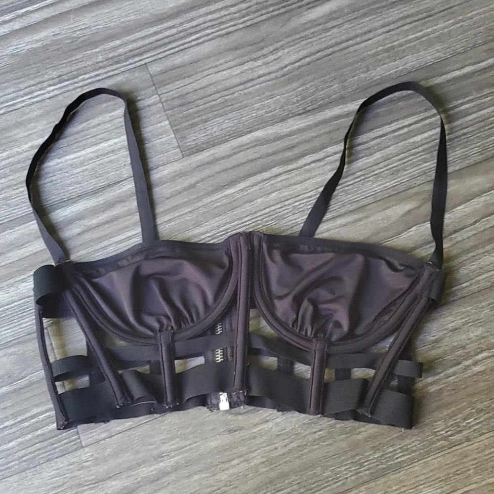🖤caged crop top